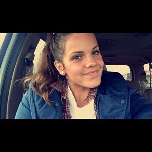 Meet your Posher, Casey